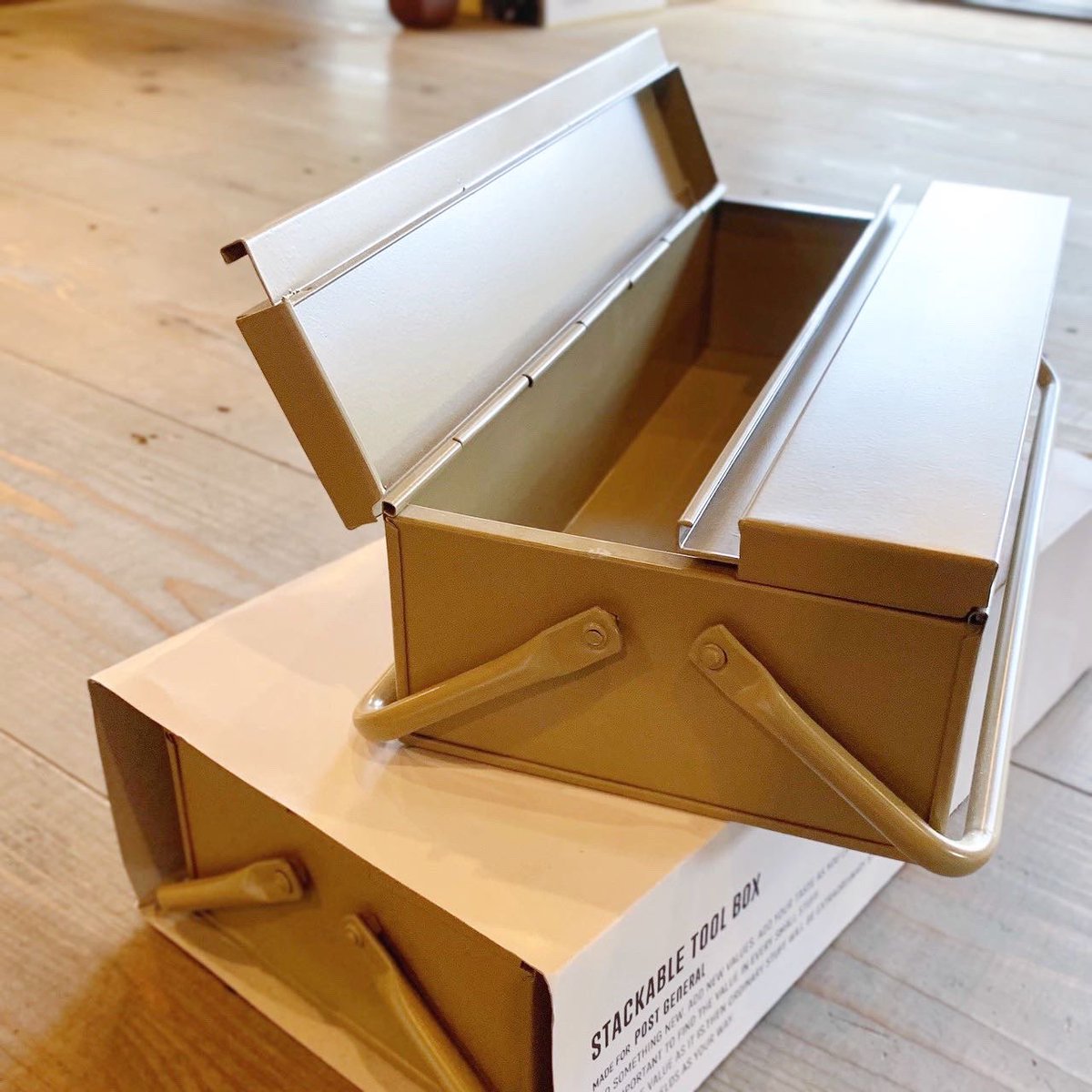 tateisukanna_'s tweet image. ヴィンテージ感ある鉄製ツールボックス

フタがフラットだから
スタッキング出来るし
棚にもすっぽり入れやすい

パカっと片面ずつ開閉
欲しいモノが直ぐ出せます

#タテイスカンナ #postgeneral #stackabletoolbox #ツールボックス #camp #アウトドア #埼玉県