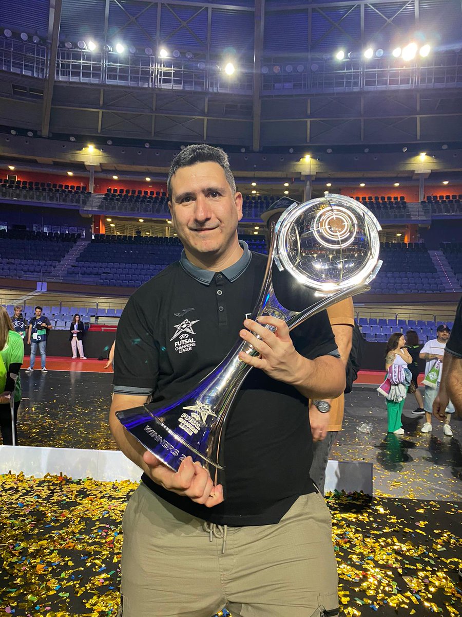 Futsal_fans's tweet photo. Campeones de Europa !!! #UCLfutsal #FutsalFans #PacoRodriguez https://t.co/l2xnwEYIQu