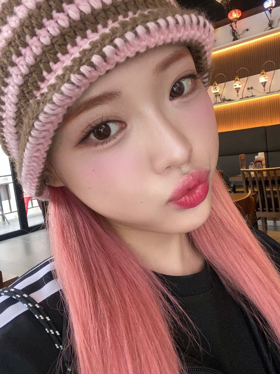 Billlieofficial's tweet photo. [#하람] 나는야 토끼 될 거야 헤이!🐰

#Billlie_Letter https://t.co/bLv8D5mR8B