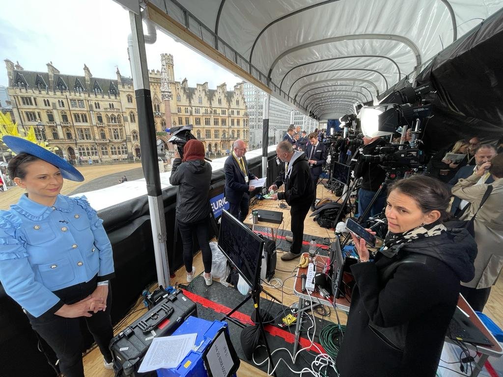 SpectraTVAndrew's tweet photo. Configured and uplinked 7 stand up positions, 2 days of 7 high rotation IFB.’s 7 VoIPs, and camera comms for EBU @newsevents  #Coronation of King Charles III, #Coronation2023 #outsidebroadcast, #oblife, #broadcastengineer https://t.co/6pD47UnvUu
