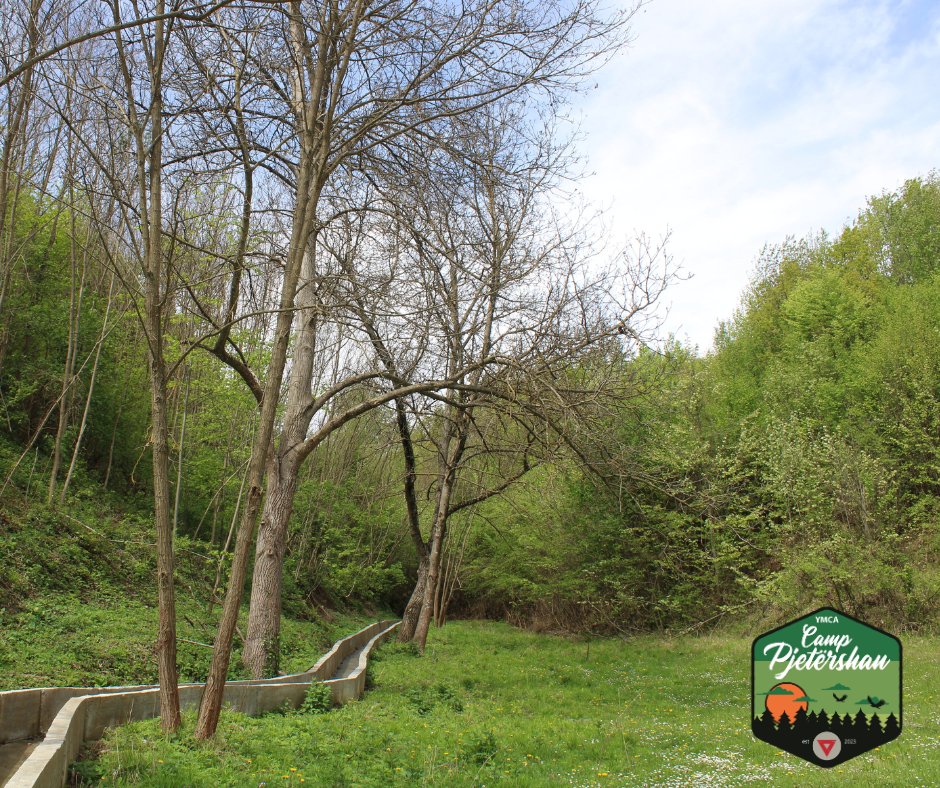 Starting the week at #CampPjetershan, surrounded by fresh air and birds chirping. Good Morning!

#camppjetershan #ymca #ymcakosovo #nature #camp #campingground