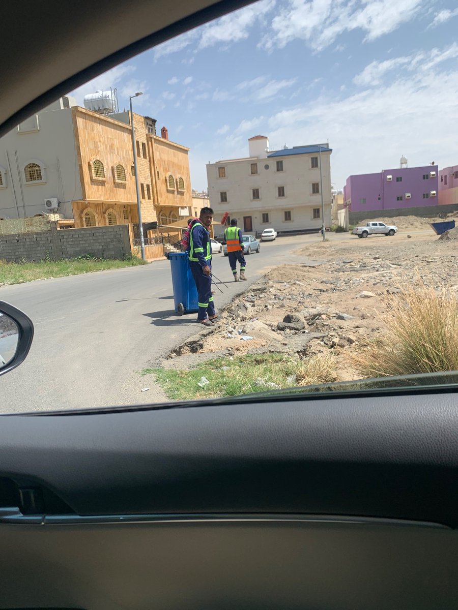 قامت بلدية الطائف مشكورة بالعمل على نظافة الحي قبيل زيارة معاليه