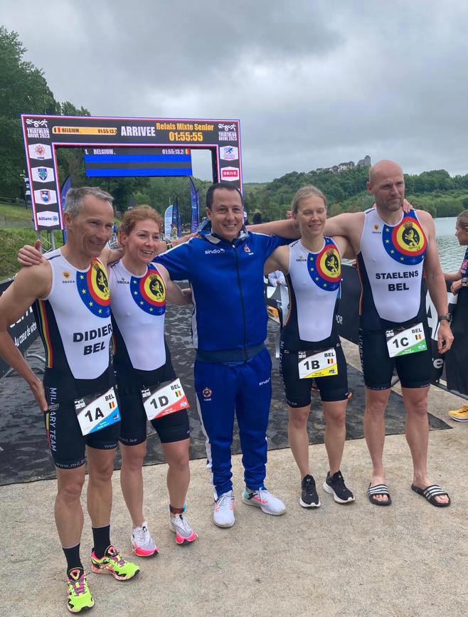 CISM_HQ's tweet photo. The CISM President Colonel Nilton Gomes Rolim Filho with the Belgian team, winner of the Senior Mixed Relay at the 24th WMC Triathlon in Brive-la-Gaillarde : (William Didier, Veronique Waelkens, Dieter Staelens and Mandy Dammekens) !

#triathlon | #france | @BelgiumDefence https://t.co/Cc7k2kEmc0