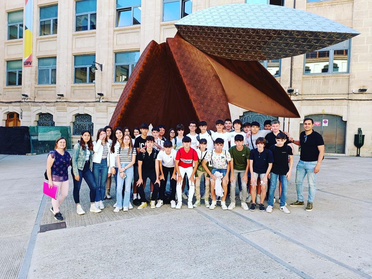 fib_ies's tweet photo. L'alumnat de 3er d'ESO de l'optativa de Programació, IA i Robòtica participa en la gala d'entrega de premis
de desenvolupament d'aplicacions per a dispositius mòbils mitjançant AppInventor celebrada al campus de la UPV d'Alcoi
#appInventorAlcoi23 @upvcampusalcoy #Informàtica https://t.co/4BUZ1Xq29O