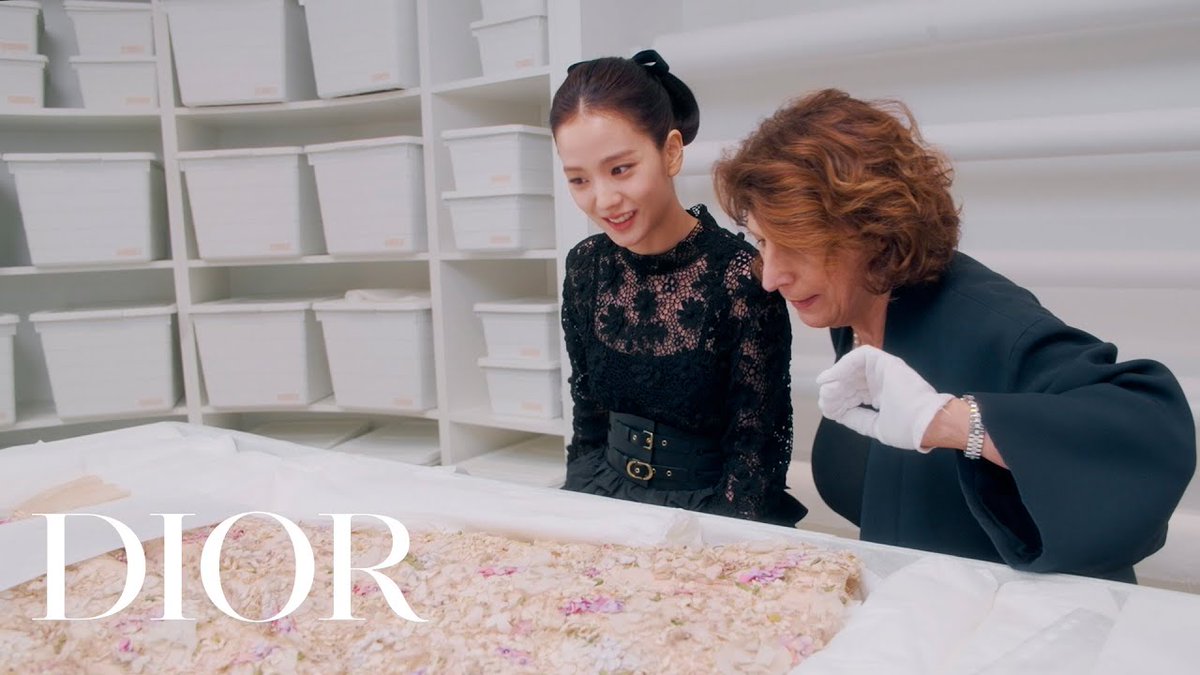 #JISOO's exclusive tour of the @Dior archives youtu.be/ePVfZ-xawx0 #DiorAW23