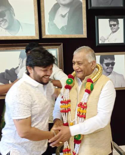 Honoured to host u Sir…🙏 #BJP4Karnataka #BJPYeBharavase #BJPWinningKarnataka @Official_Ganesh @Gen_VKSingh @AmitShah @narendramodi @JPNadda @Rajeev_GoI @RSSorg @BJP4Karnataka @DattaHosabale #IndianArmy