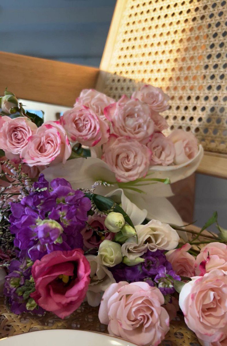 •┈┈••✦🍃🌸🍃✦••┈┈•

أصبحنا على عظيمِ هِباتِ اللَّهِ رُوحٌ عادَت ونِعمٌ زادَت وصَباحٌ أطل اللّٰهُم لك الحَمد عددَ كل شيء
#صباح_الخير 
@
•┈┈••✦🍃🌸🍃✦••┈┈•