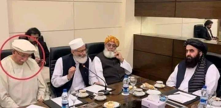 د افغانستان نیول به قیامت وي، خاص به قیامت وي
افغانستان د چا پلار نشي نیولی😉
یادیږي مو دا یو وخت کې د دې ملي مشر وینا وه چې دا اوس ټیټ سر ناست ده.

د طالب او ملا دښمني چې هر چا، په هر نوم، په هر لباس، په هره معنا کړې ذلیل شوی، کنې تاریخ ته سر ورښکاره کړئ.✊