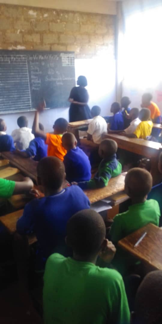 UNAUGANDA's tweet image. #AcceleratingSDGs 

At Kamuli COU Primary school, 

#SDGs awareness in schools encourages responsible citizenship by educating students to help them better understand their role in creating a sustainable future.

#Schools4SDGs 
@BagumaRT @SaarinHeidi @UNAFinland @jennikauppila