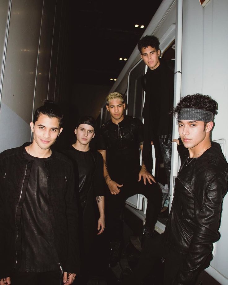_cnco_lovee_'s tweet photo. “ Ya estoy más grande y tú, cómo has cambiado desde que te ví...” @CNCOmusic 🤍🇧🇷 https://t.co/FxBax4NsGO