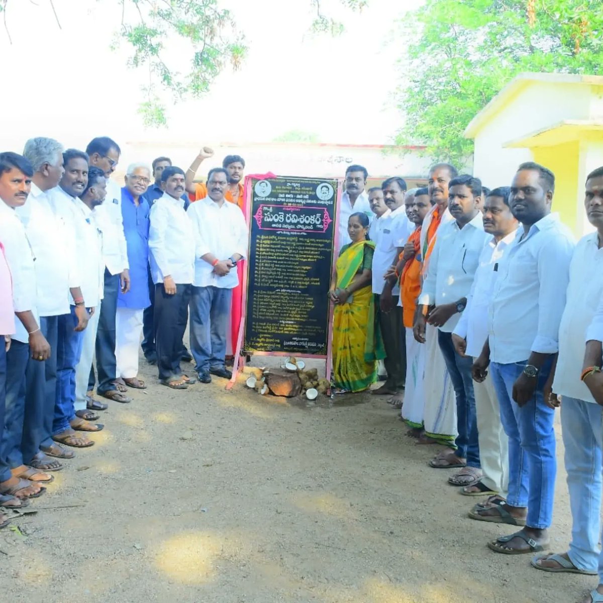Ravishankar_BRS's tweet photo. చొప్పదండి నియోజకవర్గం

గంగాధర మండలం గర్షకుర్తి గ్రామంలో మన ఊరు - మన బడి కార్యక్రమంలో భాగంగా 18 లక్షల రూపాయల వ్యయంతో ప్రభుత్వ పాఠశాలలో అభివృద్ధి పనులకు శంకుస్థాపన చేయడం జరిగింది.
@KTRBRS
@SantoshKumarBRS 
@vinodboianpalli 
@RaoKavitha 
@TelanganaCMO https://t.co/DUs2osHmOT