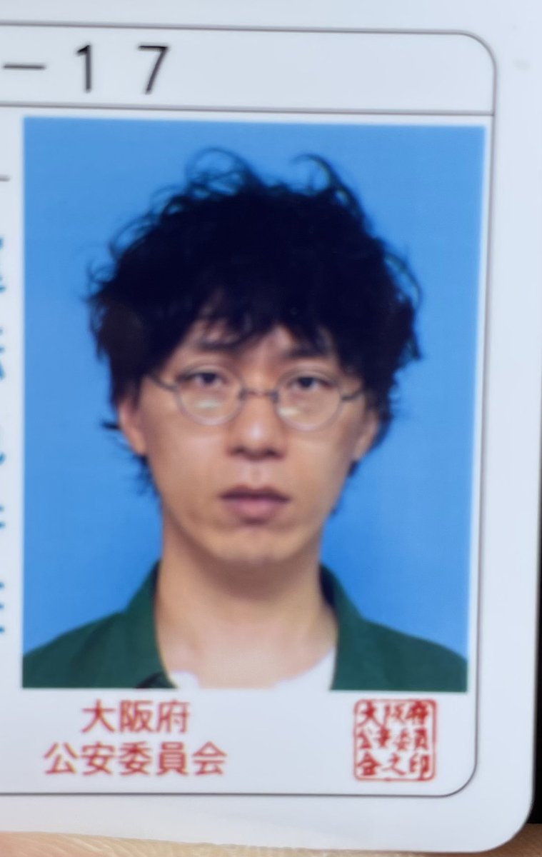 og_sow's tweet photo. ようやくこの犯罪者みたいな免許とサヨ��ラできると思ったのに、結局違うタイプの犯罪者の風貌に https://t.co/A76KQl2GFd