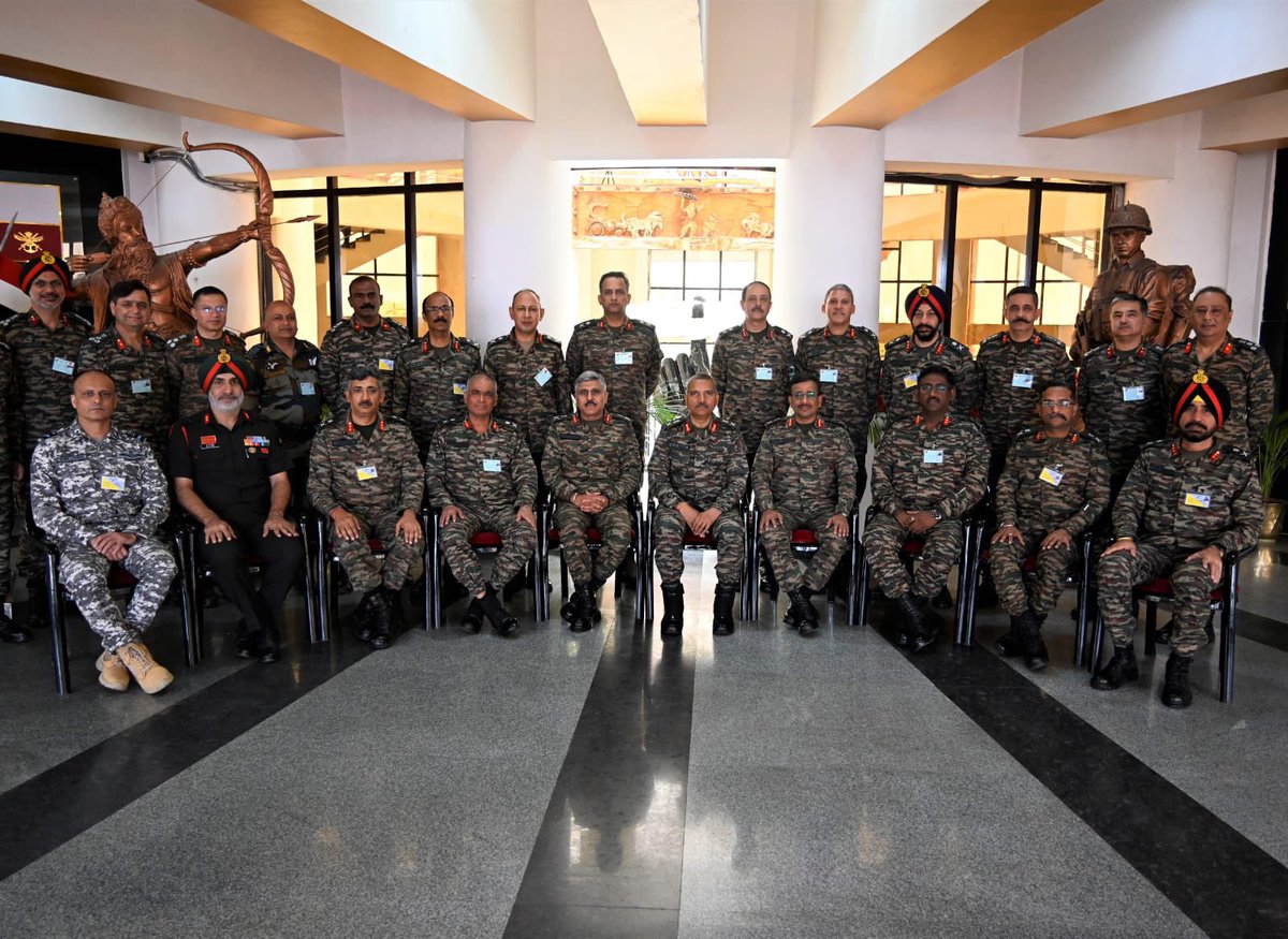 Lt Gen AK Singh,GOC-in-C #SouthernCommand reviewed operational preparedness of #SudarshanChakraCorps. Appraisal of infusion of latest technological war fighting potential was conducted. High level of Operational preparedness and professional acumen was appreciated.