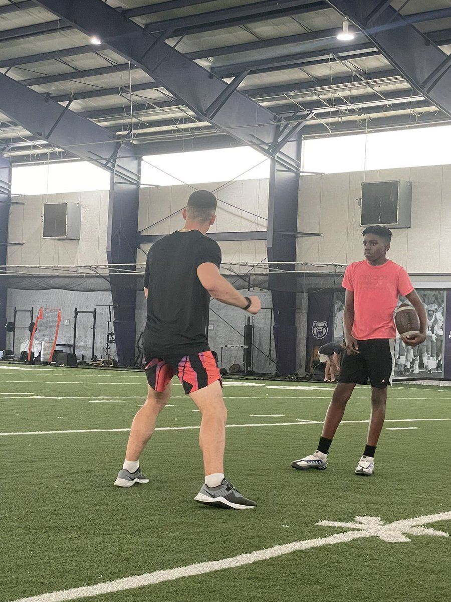 KingstonB_2028's tweet image. Thanks to QB @willsnupe for inviting me to work out with him today. The goal is to get better. Can’t wait to get back. Thanks again. #BA11 #LLBEN @Ben_Rock11 @JtheNupe @MarcusBolden18 @Coachbillylee @coachghunter @NoCutz @tctabler