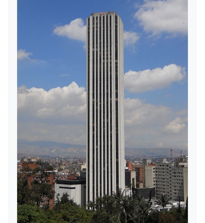 cole_sagrada's tweet image. La Torre #Colpatria (#Bogotá)es el tercer edificio más alto de la ciudad. Fue terminada en 1979 y tiene una altura de 196 m. En su azotea hay un mirador y un helipuerto. En 1998 se instalaron treinta y seis luces en su fachada. #FelizLunes #FeliçDilluns #NoWars #somsagrada