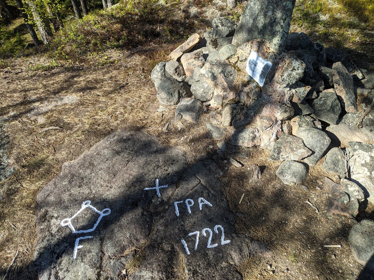 Pillandia's tweet photo. Ancient border between the Muscovite Empire 🇷🇺 and the Kingdom of Sweden 🇸🇪, existed from 1721 (Treaty of Nystad) to 1743 (Treaty of Åbo). 
📷: May 2022. 
🌐: 61°05'22.8"N 29°35'08.1"E. 
https://t.co/WA7mXlXGfZ 

#Lahnalambi #Uusikaupunki #Nystad #Turku #Åbo #Sweden #Finland https://t.co/mDW2gbszos