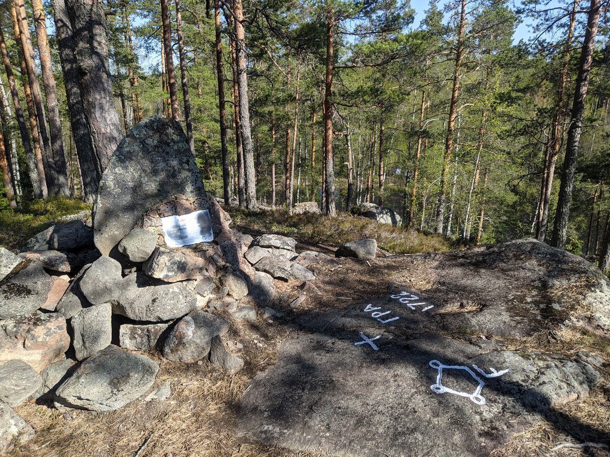 Pillandia's tweet photo. Ancient border between the Muscovite Empire 🇷🇺 and the Kingdom of Sweden 🇸🇪, existed from 1721 (Treaty of Nystad) to 1743 (Treaty of Åbo). 
📷: May 2022. 
🌐: 61°05'22.8"N 29°35'08.1"E. 
https://t.co/WA7mXlXGfZ 

#Lahnalambi #Uusikaupunki #Nystad #Turku #Åbo #Sweden #Finland https://t.co/mDW2gbszos