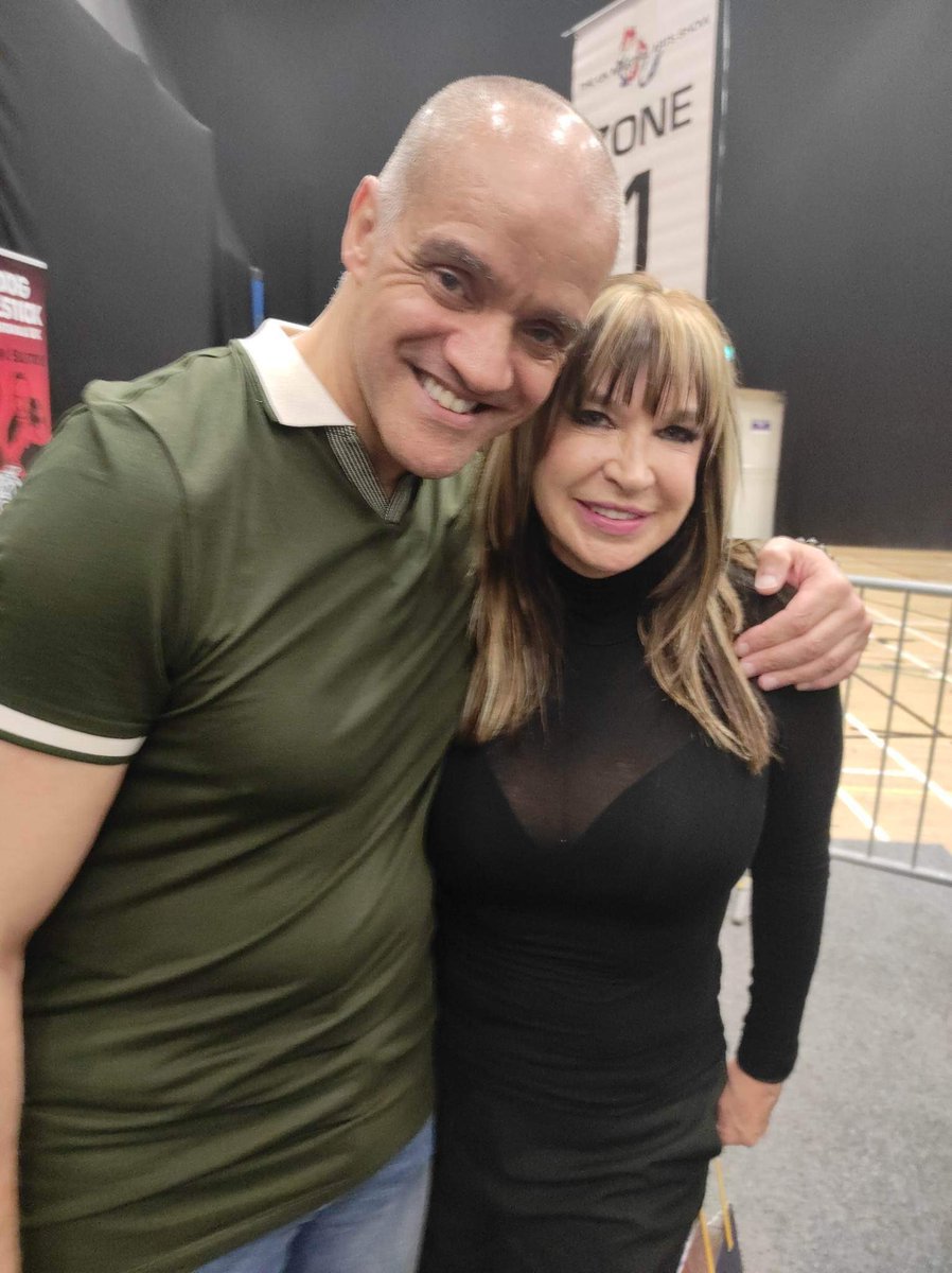 osbourne_andrew's tweet photo. Hi My #ChiTweeters.Man on man what a weekend Iβve had at the #UKMartialArts expo show at Doncaster Dome Leisure centre.I got to meet in person @cynroth #BillSuperFootWallace #MarkStas and many other great MartialArtists,#ChiWarrior of #Life πππ½β―οΈππ½π https://t.co/EEF3FEHdQX