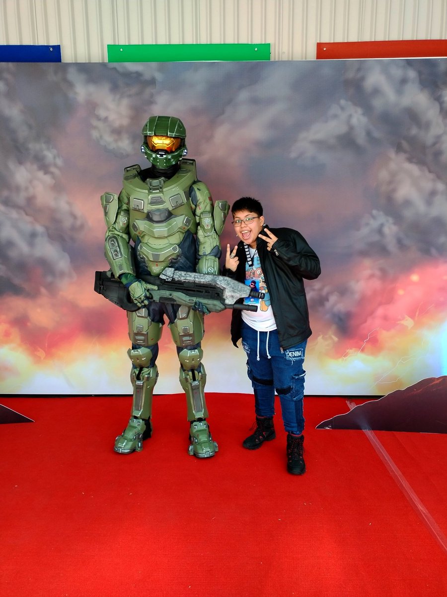 Lowell_LobNus's tweet photo. Tenemos aquí a Máster Chief #Halo #HaloInfinite #masterchief #XPOGaming #expogaming #guatetokersfest https://t.co/lUXi5kgZ6i