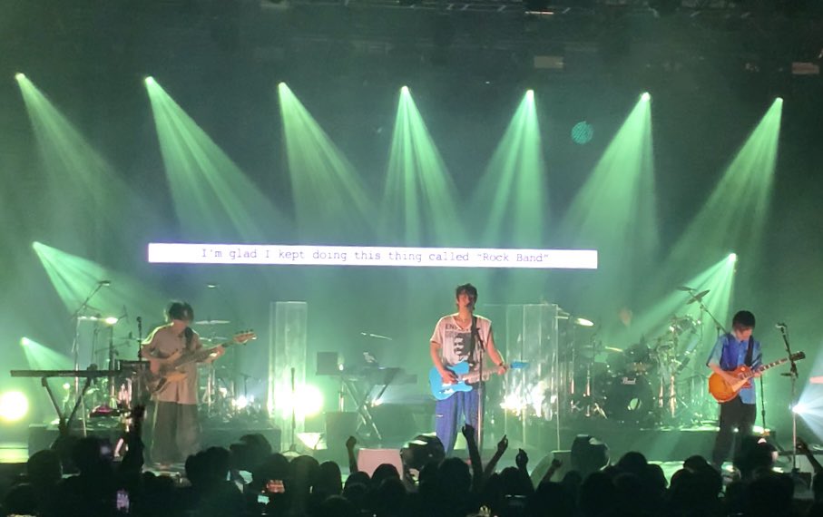 nc_rn733's tweet photo. RADWIMPS North American Tour 2023 Tour Final in NY🌹

彼らの音楽は国も言語も超えて多くの人を魅了する、素晴らしく美しい光景を目にし体感してきました、アメリカに来てくれてありがとう、幸せな時間をありがとう、今までもこれからも愛してます！

@RADWIMPS @YojiNoda1 
#radwimps https://t.co/NpHcO5jaLl