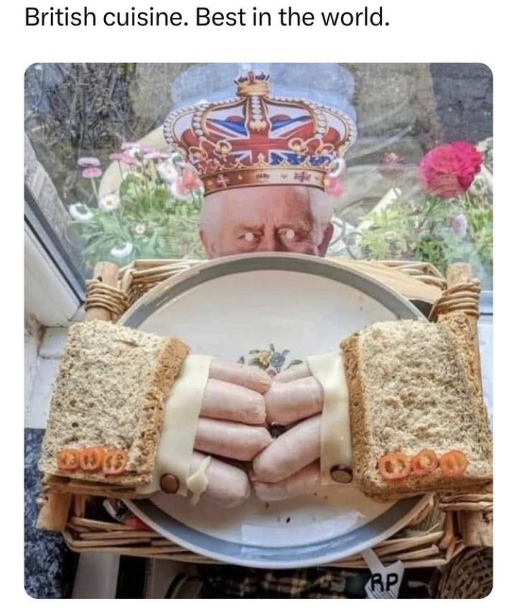MeritGF's tweet photo. Sin duda un ejemplo magestuoso entre la realeza y la (muy debatible) cultura culinaria británica. Ahí el regalito, equipazo de  #aruseros1018. El ketchup ya lo ponéis vosotros, si eso. Cheers https://t.co/i622R6V0QJ