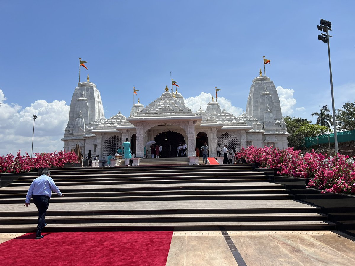 With my uncle Kumarmangalam Birla chacha last week. All branches of the Birla family flew in to Goa for the day, for the inauguration of the new Birla Mandir at the BITS Pilani (Birla Institute of Tech & Science) campus. This is one of the over 30 Birla Temples spread pan India.