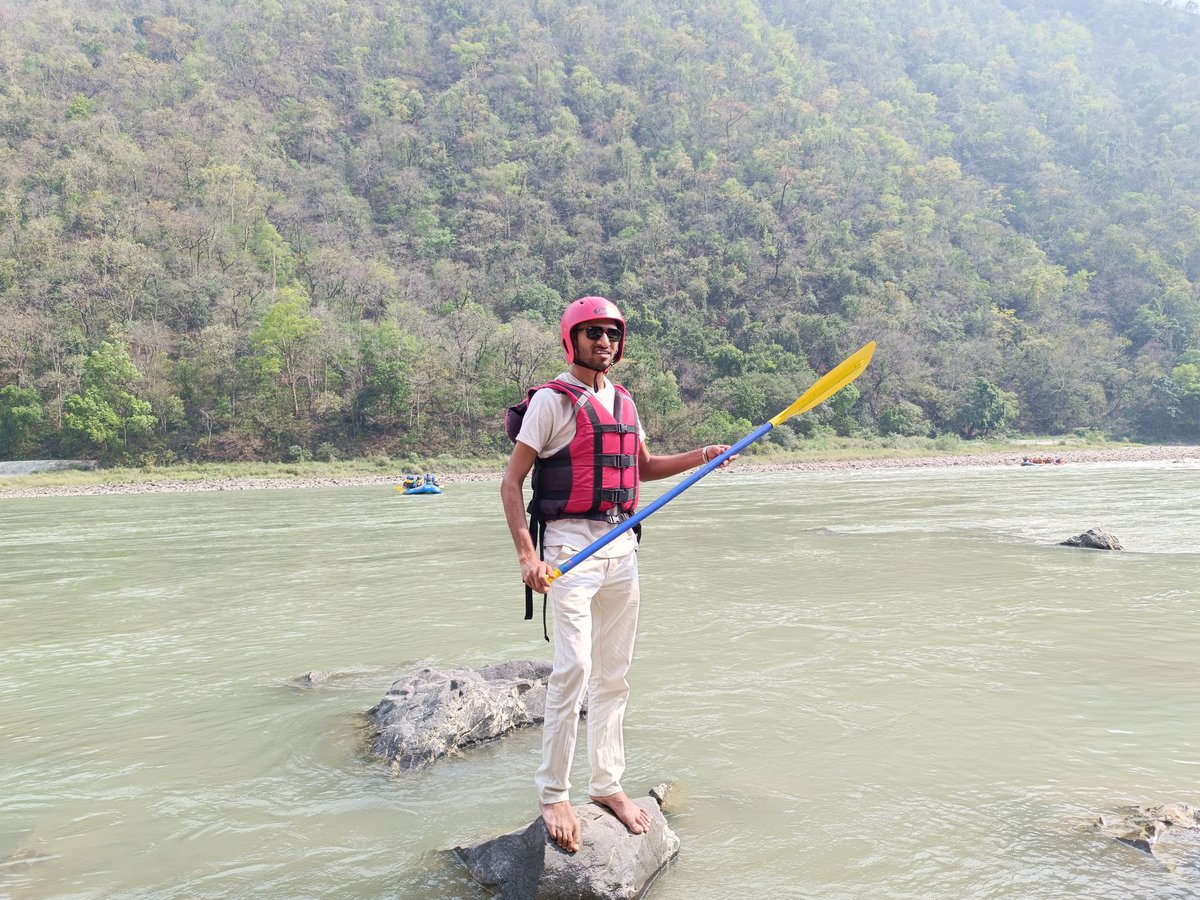 बिखरे पल को संवारने कि एक छोटी सी कोशिश
#AdventureTime
#rafting #raftinginshikesh #enjoylife #EnjoyAlovelyDay #EnjoyGreatWeekend