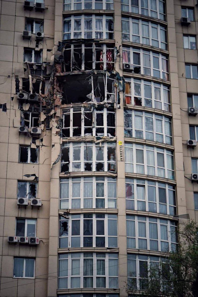 MarcoFattorini's tweet photo. Un attacco missilistico su Odesa e 35 droni su Kyiv. Ecco la staffetta dell’umanità russa. #Ukraine https://t.co/5HtmMLtm6b