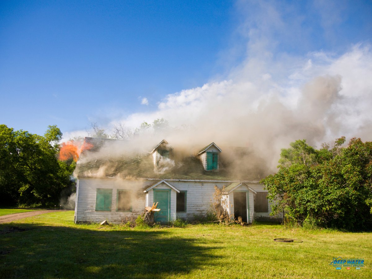 DeepWaterESR21's tweet photo. House fires cause structural damage and fatalities. Although they happen unexpectedly, they can be a result of negligence or recklessness. 

https://t.co/u0i5hjcj8s

#HouseFires #FireCausesAtHome #PreventingHouseFires https://t.co/DUDSfu606d