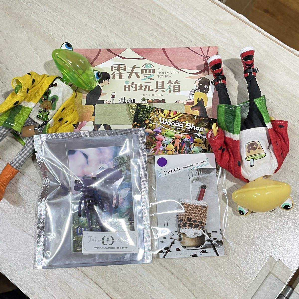Lucia0509's tweet photo. 2023霍夫曼的玩具箱😘戰利品❤️
沒想到快收攤了
還能讓我買到限定蛙跟珍奶裝🧋
#霍夫曼的玩具箱
#mrhoffmannstoybox https://t.co/KIf3NmYfjK