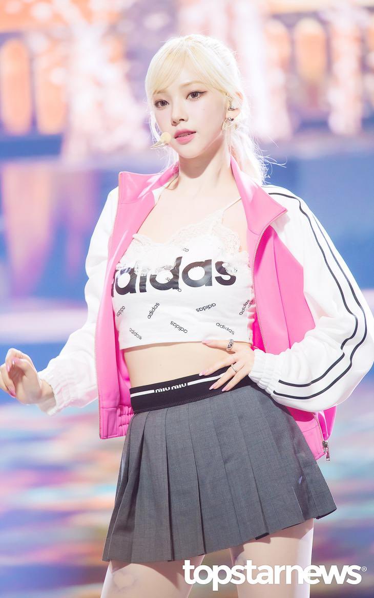aekabooo's tweet photo. 예뿌다 완전 아이돌.. 바비인형.. https://t.co/a4ZdrMTsfC