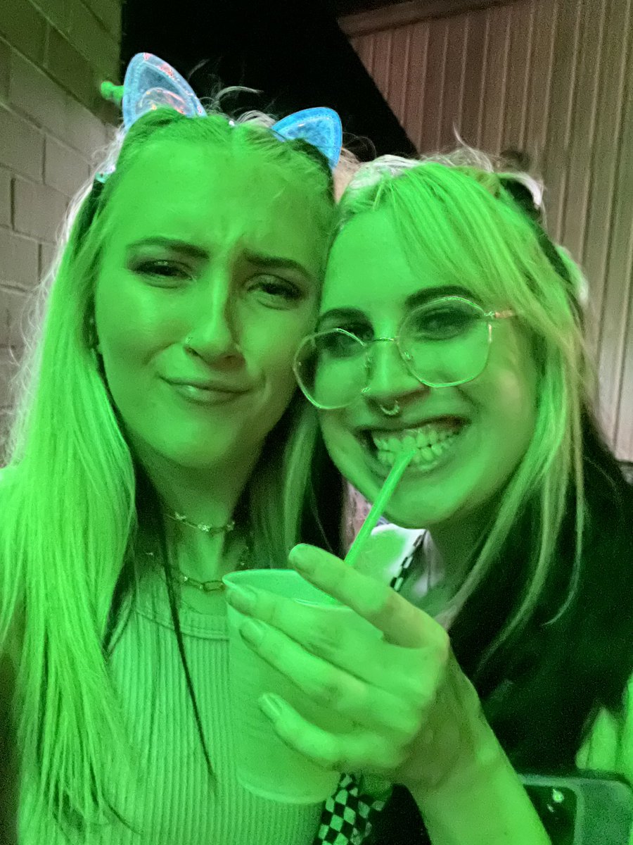 jaeerinn's tweet photo. Night out w the girlies 🤍💅😋 https://t.co/jducg8SAXm