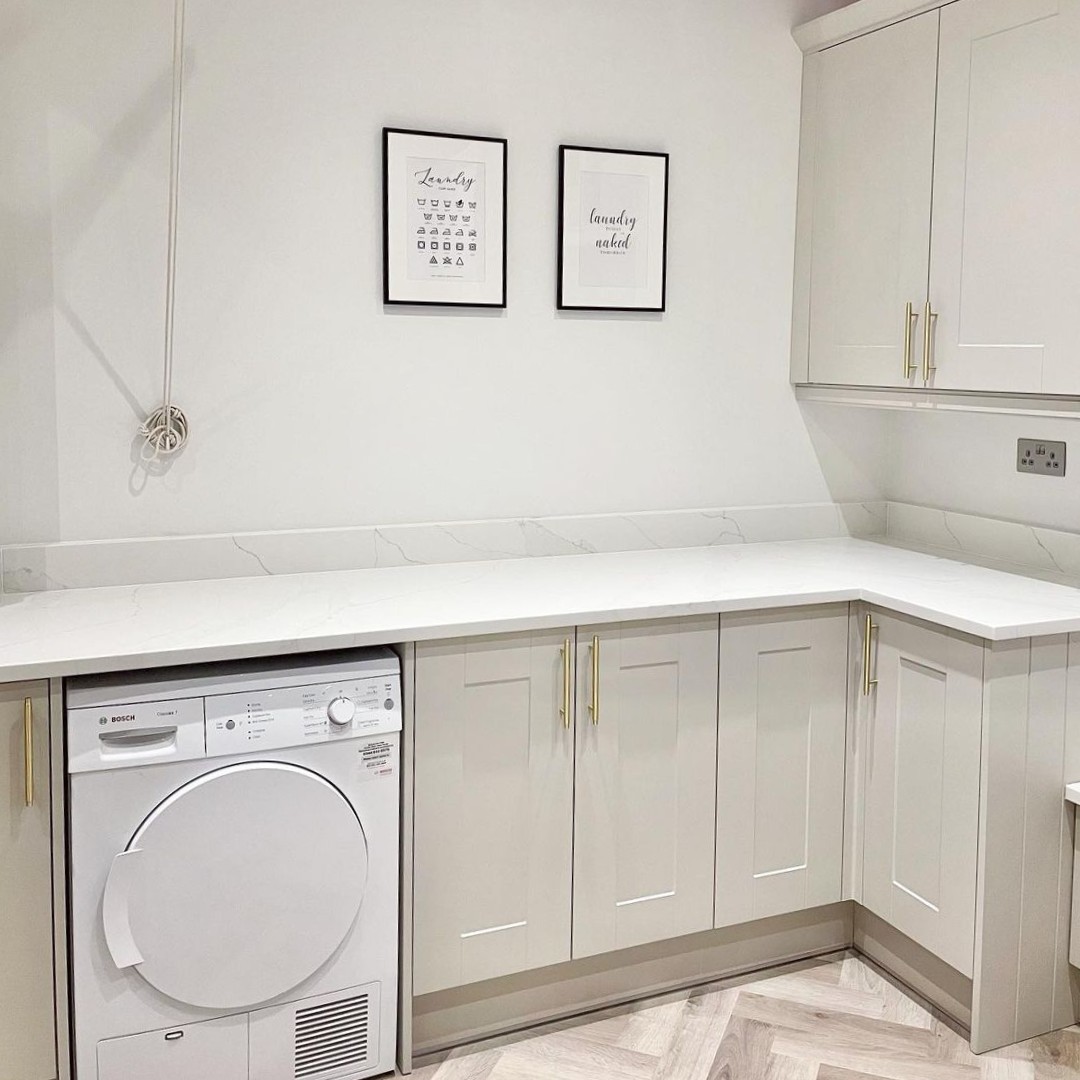 WrenKitchens's tweet image. Swipe for before! ⬅️

This stunning Shaker makeover demonstrates how you can transform any room into the utility of dreams. 

ourfamilyabode_ used our Infinity Shaker in soft Cashmere matt to produce a calming space filled with oodles of storage. 

#wrenkitchens #utilityroom