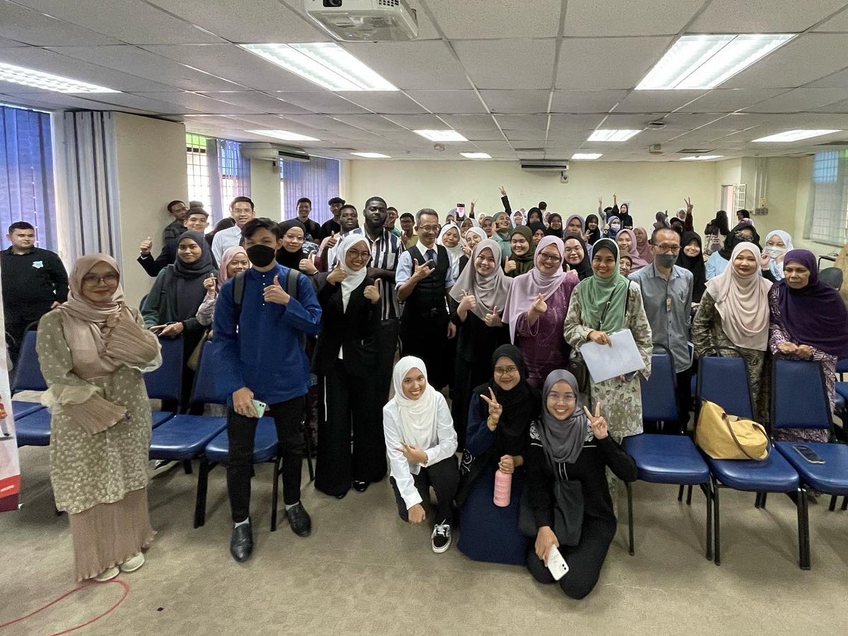 asrulmm's tweet photo. It was a wonderful, first time experience being at the globally renowned @officialiium.

Thank you for inviting me to your borak borak session in conjunction with your #CommFess2023. Hope it was beneficial https://t.co/3M9Ngoff8b