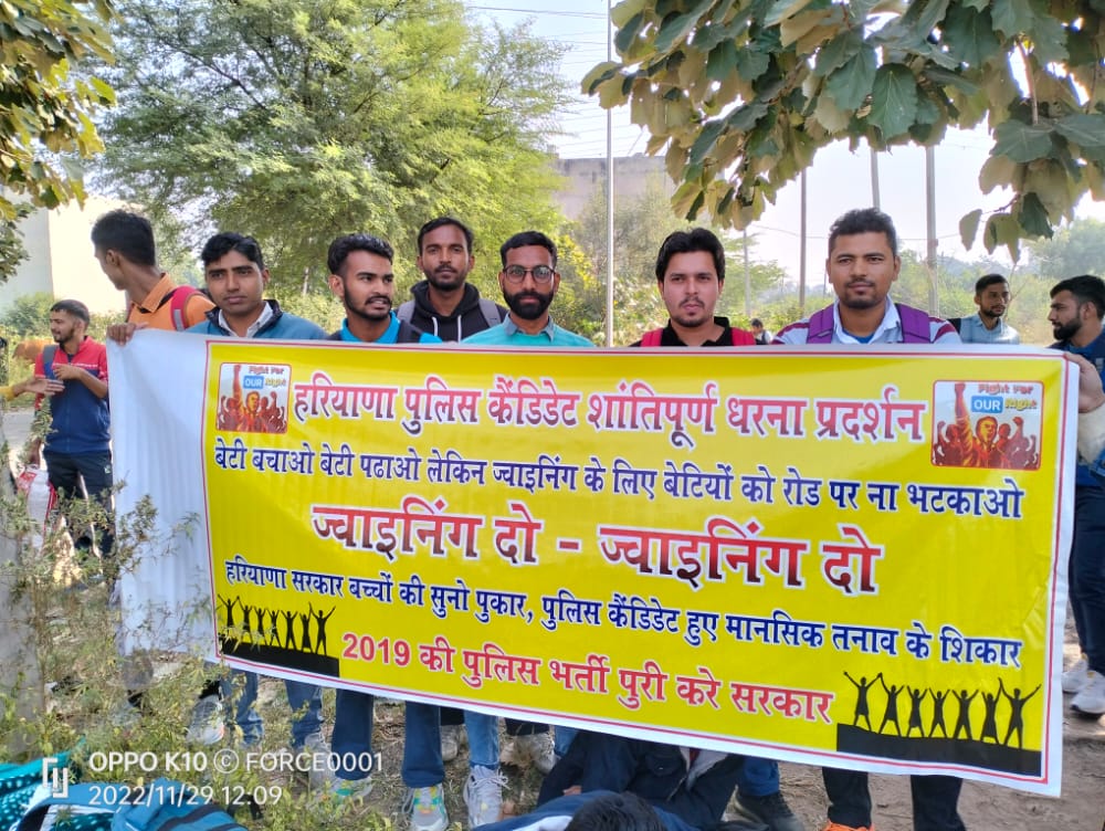 Somveer8053's tweet photo. @mlkhattar शौक नहीं मजबुरी है,प्रदर्शन करना जरूरी है|
अपने हक के लिए भी ना लडे,तो ऐसा जीवन जीना क्या जरूरी है|
11मई को विशाल हल्‍ला बोल प्रदर्शन 11AM, सेक्टर 5,पंचकुला 
#Haryana_Police_Joining_Do
@cmohry @mlkhattar @DGPHaryana @csharyana @jawaharyadavbjp https://t.co/RpySc7TE85