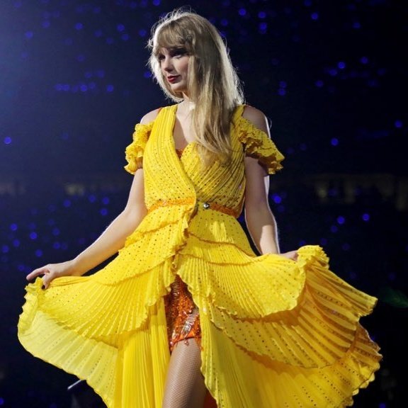 TheSwiftSociety's tweet photo. ‼️| Tonight's surprise songs are "Would've Could've Should've" and "Mine" https://t.co/lwQlarOdtm