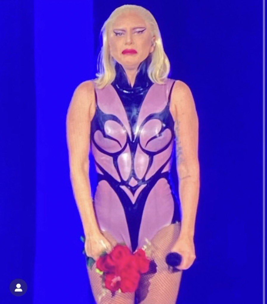 sinnamonroast's tweet image. me standing there with no published writing yet but thanking everyone whose pushing for writer rights bc it’s looking really bleak out here #WGA #writerstrike