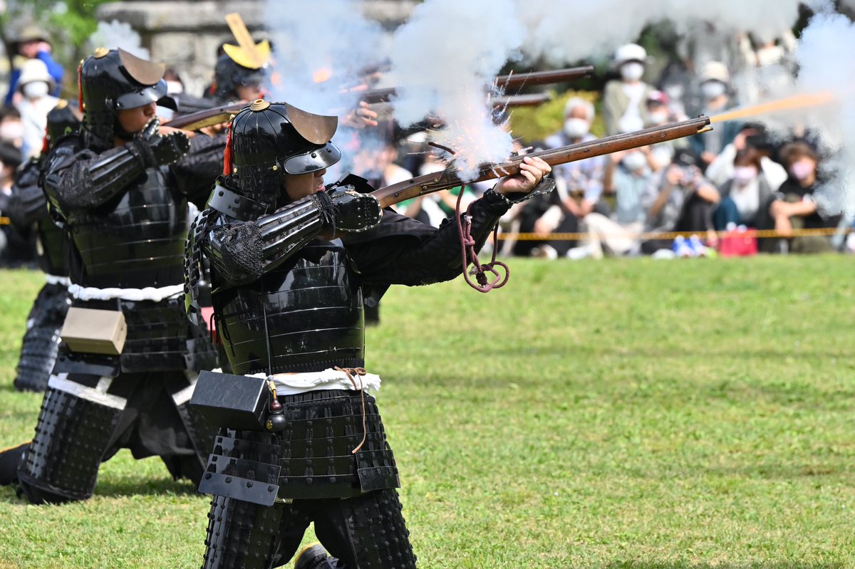 鉄砲隊　火縄銃　煙硝入　B2 鳥取三十二万石お城まつり「火縄銃鉄砲隊演舞」 - YouTube