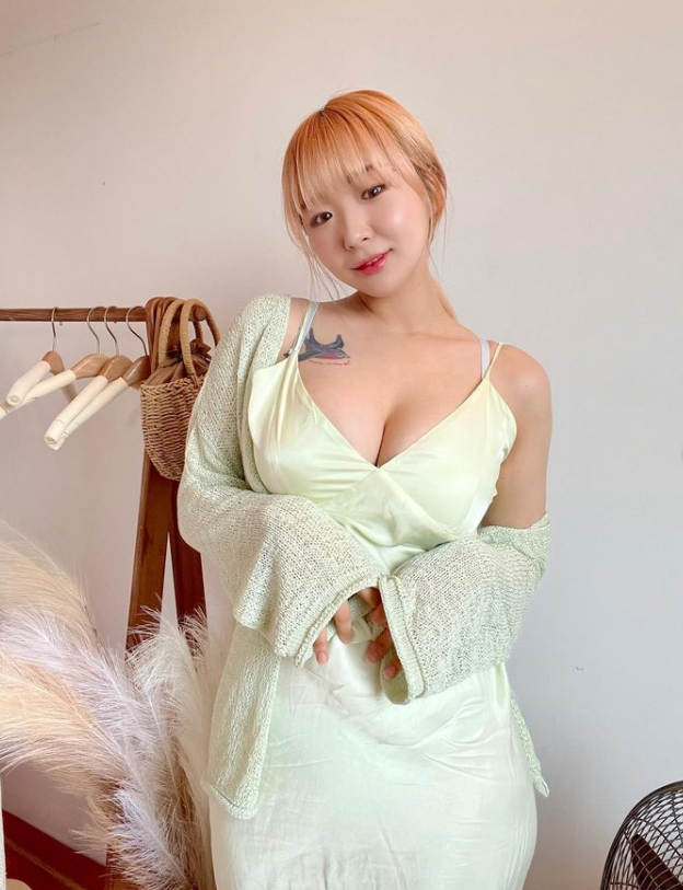 ElijahPigou7's tweet photo. 想给主人舔屁眼的小贱狗点个赞 #女s #男m #女王 https://t.co/UEkE8d4LYy
