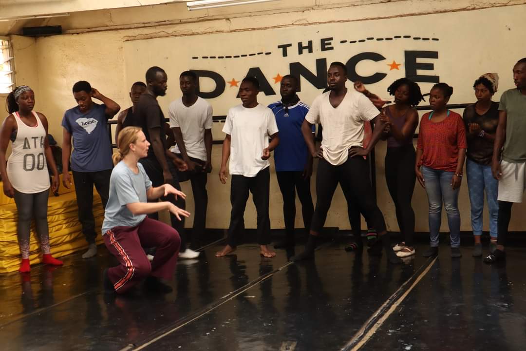 ArtsDecolonize's tweet photo. The exchange programme in Nakuru was very eventful,we start off with a dance from TAA Art Organisation Unlock Arts Kenya Annemieke Riepma . These events ensure that artists interact and share ideas on how to better their art and also share lots of love and laughter.
#Dap https://t.co/HLo7CEH9PP