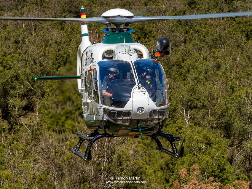 air_comment's tweet photo. #ramonmartinphoto #guardiacivil #benemerita #rescate #servicioaereo #guardiacivilrescate #rescue #spanishrescue #rescueservice #mountainrescue #airbushelicopters #airbusdsfansgroup #airbusdefence #guardiacivil #helicopter #hlcoptersmag #instahelicopter #heliweb #heliopsmag https://t.co/6PFUoevjwn