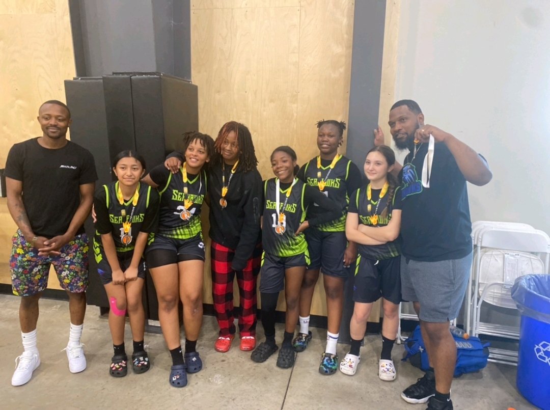 Ktizzle42's tweet image. Shorthanded these young ladies went out there and scrapped to a 3-1 weekend. Congratulations ladies👏👏  @CentexSeahawk @wilkball #onamission#keepgrindin