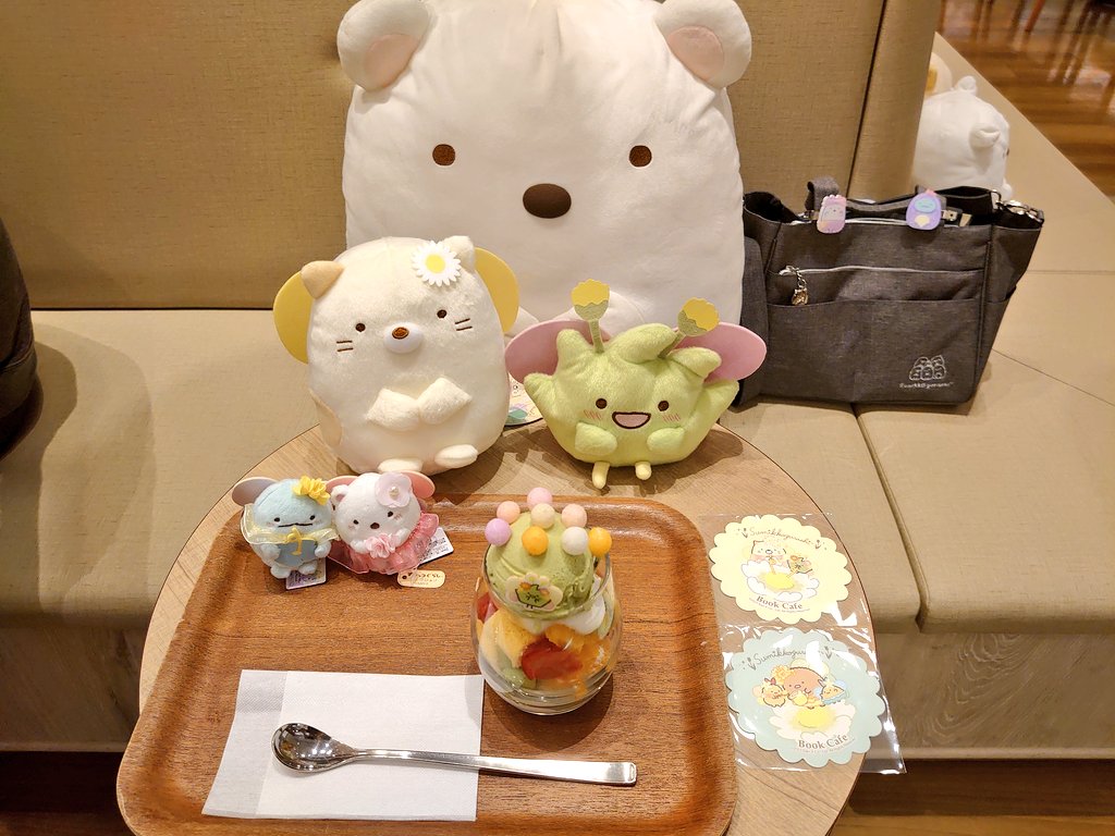 anarchyism's tweet image. お花畑パフェ、リピートしてきました♡
やっぱおいり美味しいなぁ  ŧ‹&quot;ŧ‹( * &apos;༥&apos; *)

#すみっコぐらしブックフェア 
#未来屋書店