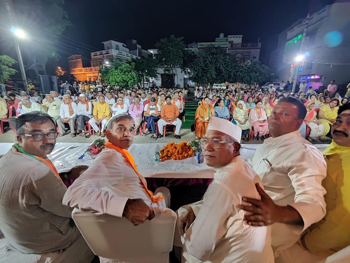 dr_satyapal's tweet photo. लोकसभा क्षेत्र की नगर पालिका बड़ौत के आवास विकास, कॉलोनी निवासि��ों का भाजपा प्रत्याशी श्री Sudhir maan  जी को पूर्ण समर्थन । कालोनी में विशाल जन सभा को सम्बोधित करने का सौभाग्य मिला। https://t.co/ukXDjAzS31