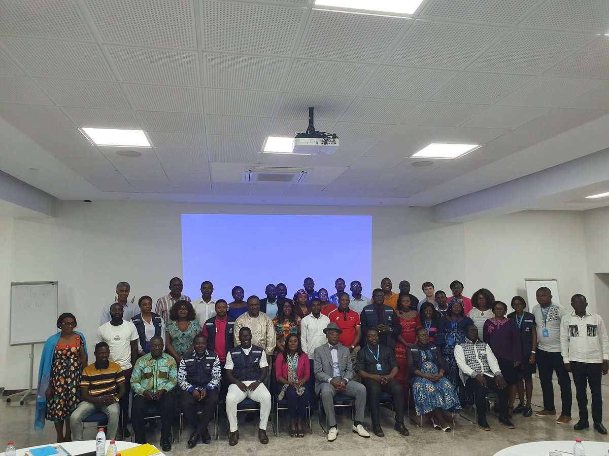 whocmr's tweet photo. 5 mai, clôture de la JORle en ligne et sur site. Depuis Yaoundé le Représentant de l'OMS,  accompagné du chargé de l'initiative globale santé pour la paix/AFRO.A Douala au podium de clôture DLM et OMS. Recommandations sur 13 domaines
#WHO #MinsanteCMR https://t.co/aoUvzd22zS