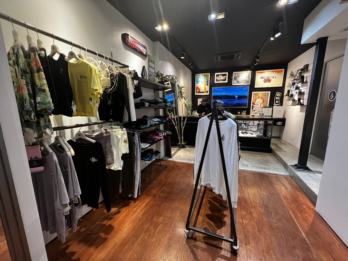 REGULATOR_CREW's tweet image. @VolcomOsaka 現店舗の最終日、また忘れられない日が追加されたね◎
#regcrew #regulator #volcom #volcomjapan