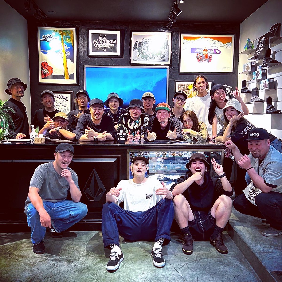 REGULATOR_CREW's tweet image. @VolcomOsaka 現店舗の最終日、また忘れられない日が追加されたね◎
#regcrew #regulator #volcom #volcomjapan
