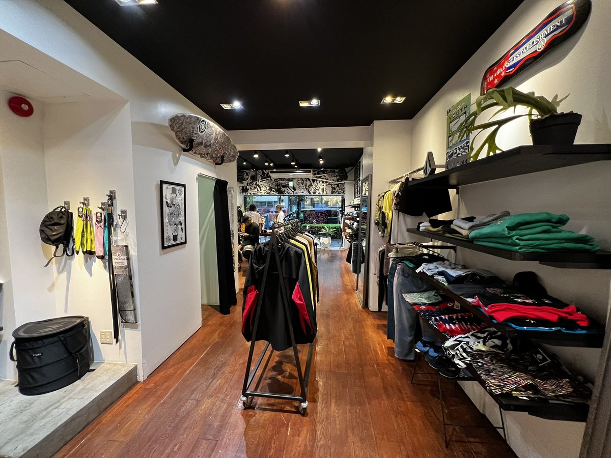 REGULATOR_CREW's tweet image. @VolcomOsaka 現店舗の最終日、また忘れられない日が追加されたね◎
#regcrew #regulator #volcom #volcomjapan