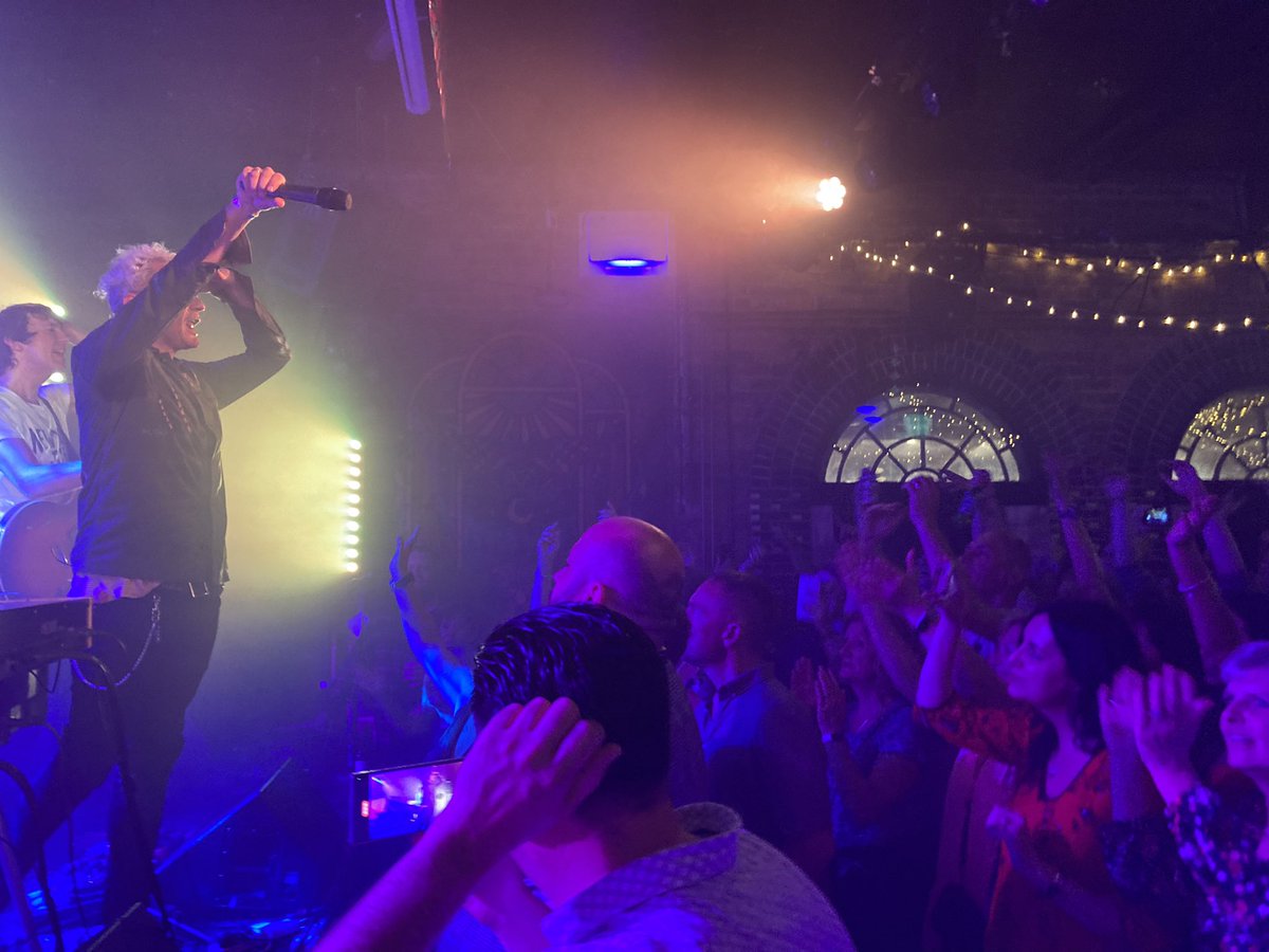 Kelbo77's tweet photo. Was great to see @toploaderuk again love last night after 7 months great set great new song #sleepyhead https://t.co/OuJ8zwSSfW