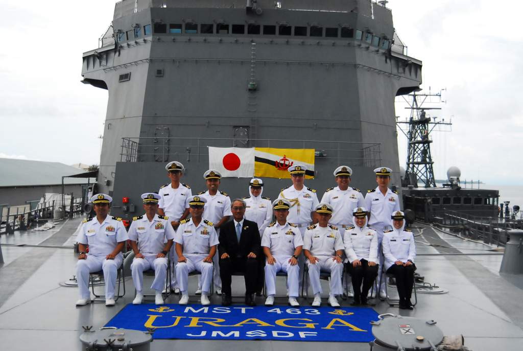 jmsdf_pao_eng's tweet photo. 30 APR - 2 MAY #IMED23 unit 🇯🇵 called at the port of Muara, #Brunei 🇧🇳, conducted exchange activities such as courtesy calls and volunteer activities.
Through various goodwill exchanges, IMED23 promote friendship and mutual understanding with the Brunei Navy.

#FOIP https://t.co/UZWhLafRlW